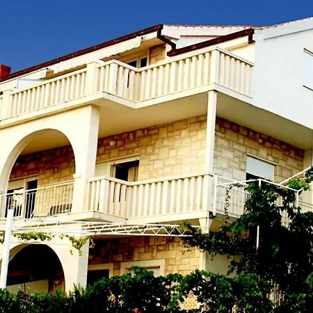 In With Seaview, Terrace, Air Condition, Wifi شقة تروغير