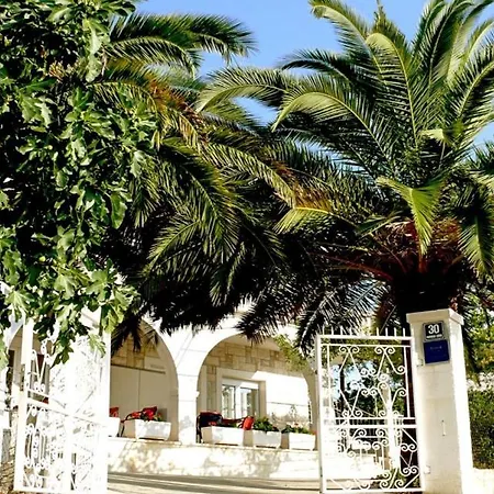 In With Seaview, Terrace, Air Condition, Wifi Appartement