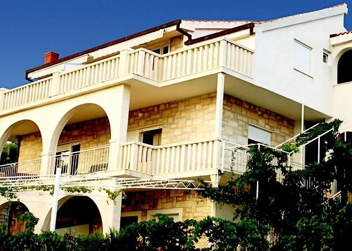 In With Seaview, Terrace, Air Condition, Wifi Appartement Trogir