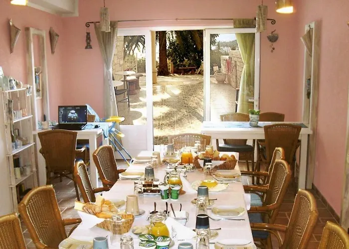 In With Seaview, Terrace, Air Condition, Wifi *