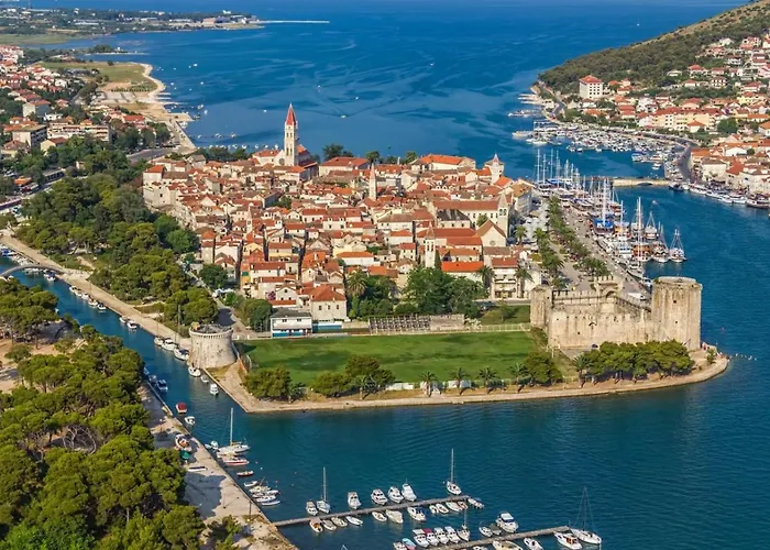 Appartement In With Seaview, Terrace, Air Condition, Wifi Trogir